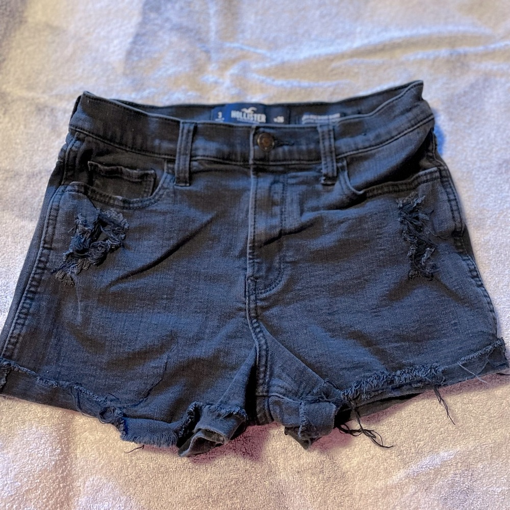HOLLISTER- HIGH RISE- DISTRESSED SHORTS